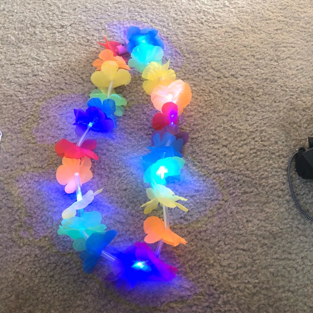 Light up Hawaiian 🌺 leis